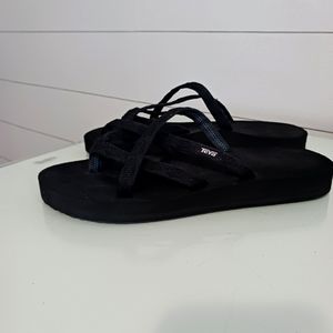 EUC Teva mush sandals